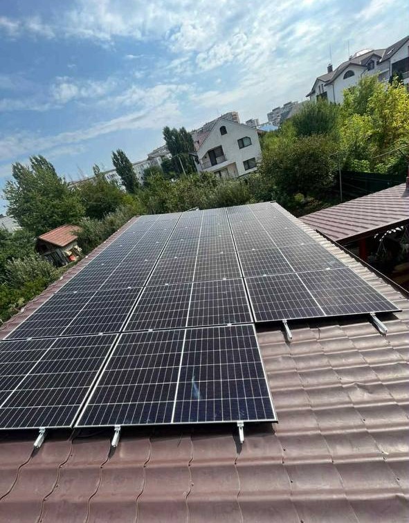 Panouri solare pe teren